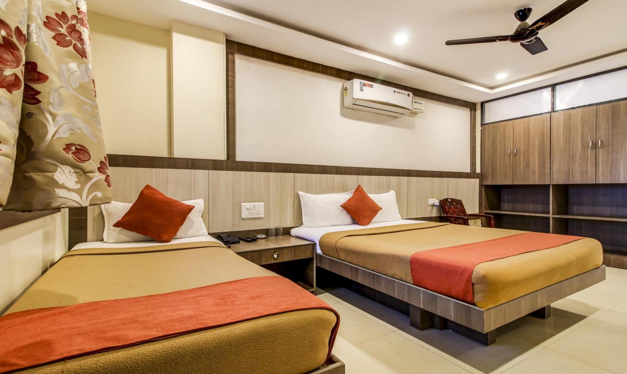 Hotel Neem Tree Hyderabad Airport Шамшабад Экстерьер фото