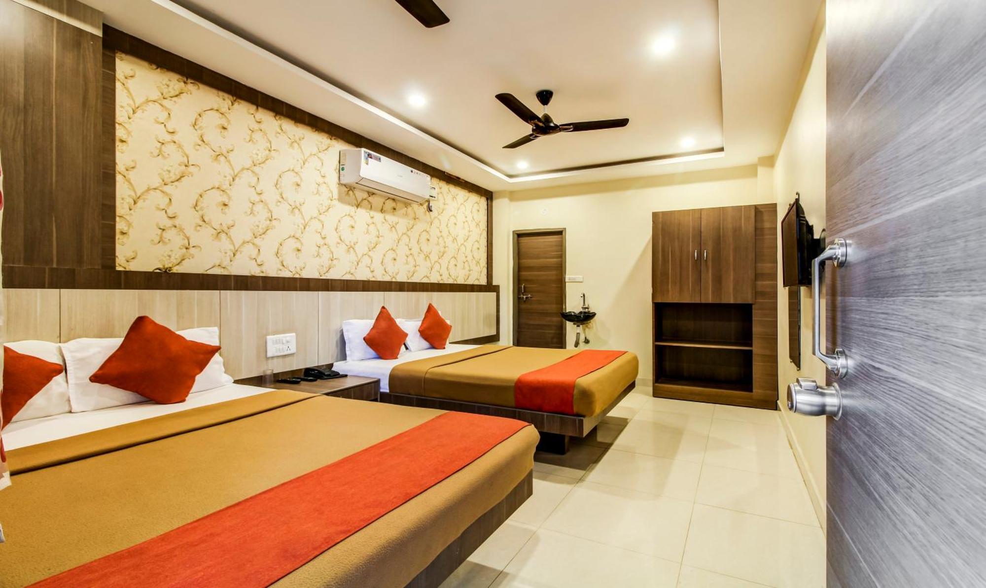 Hotel Neem Tree Hyderabad Airport Шамшабад Экстерьер фото