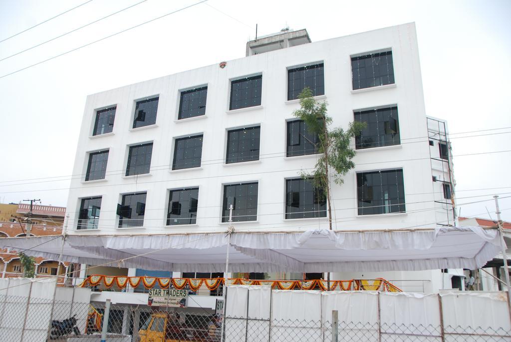 Hotel Neem Tree Hyderabad Airport Шамшабад Экстерьер фото