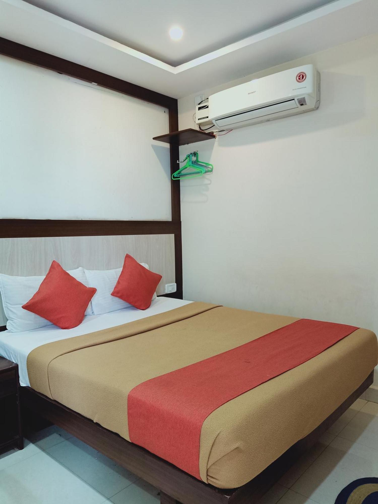 Hotel Neem Tree Hyderabad Airport Шамшабад Экстерьер фото
